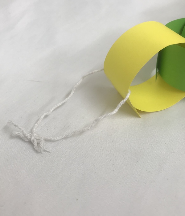 Easy decoration DIY: paper chain tree