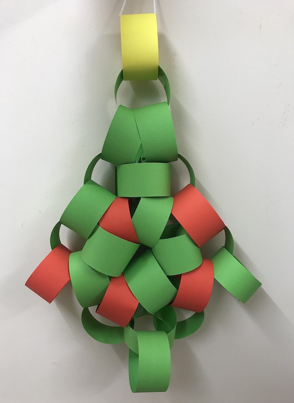 Easy decoration DIY: make a paper-chain tree