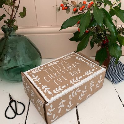 Create a Christmas Eve Box with POSCA