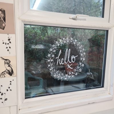 Make a simple window decoration with uni-Chalk Markers